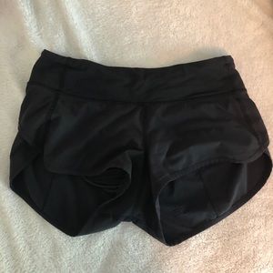 black lululemon running shorts